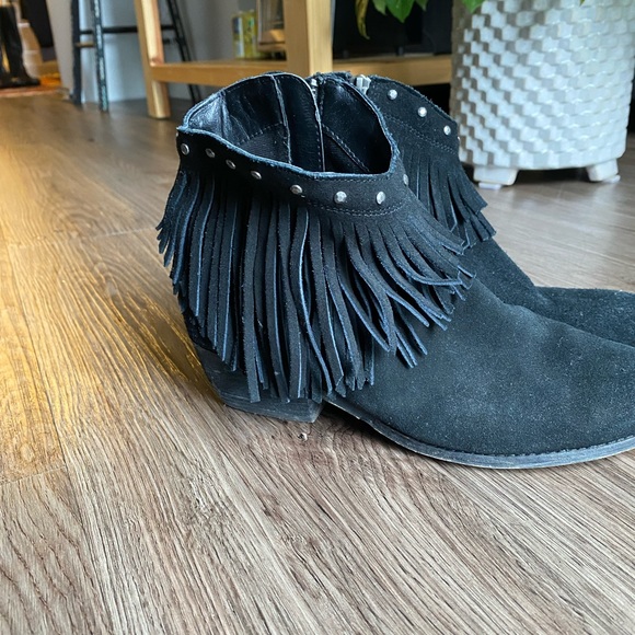 Minnetonka Fringe Booties - Picture 3 of 4